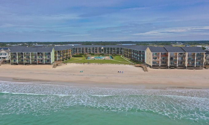 Surf City Condo | Surf Condo 518 - HeavenLee By The Sea - First Floor End Unit