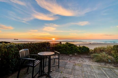 Rockaway Beach House | Surf's Edge