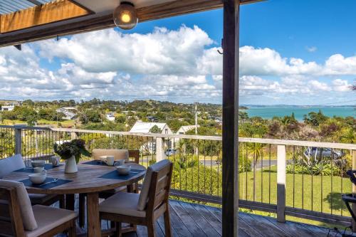 Surfdale House | Surfdale Sunspot Spa Escape Waiheke