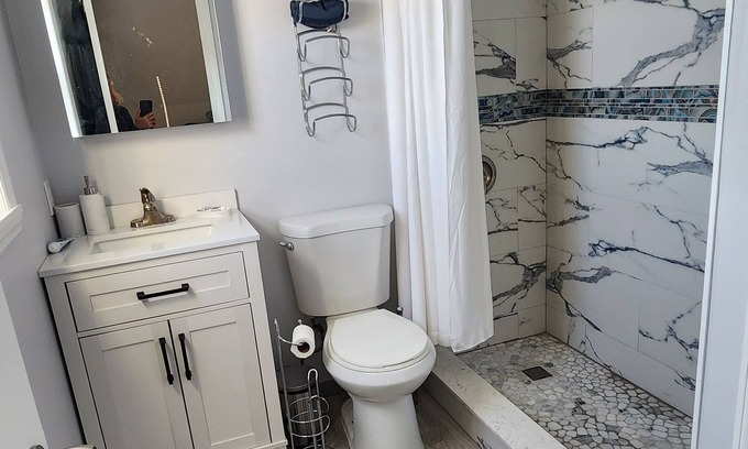 Queens Apartment | Surfer's Paradise 2 blocks from the beach in NYC with shared fenced-in backyard.