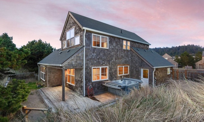 Shorepine Village House | Surfer's Paradise in Pacific City