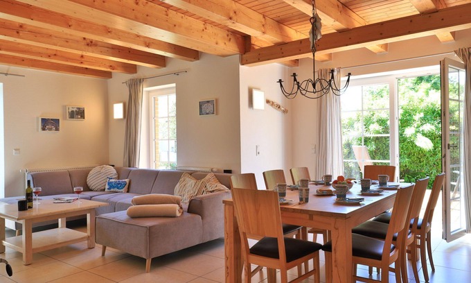 Gross Schwansee Apartment | Surfers cottage