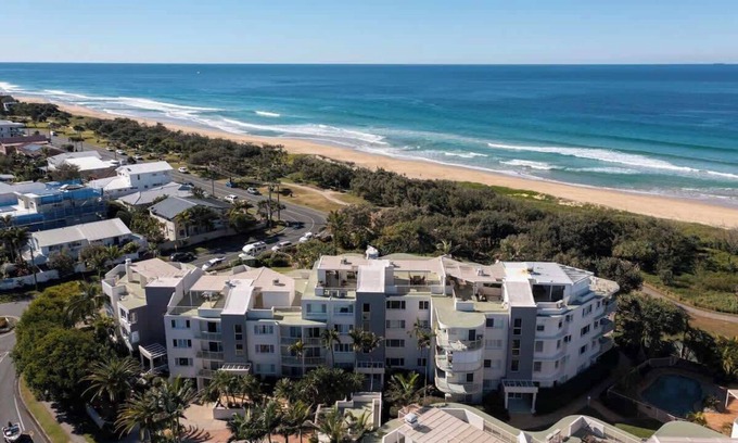 Buddina Apartment | Surfside Beachfront 3bed Apt - Direct Beach Access