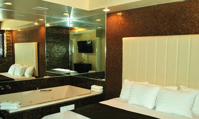 Queens Hotel | Surfside Motel