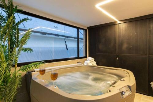 Zona Rosa Apartment | Surprising, Lleras Park, Billar Pool And Jacuzzi