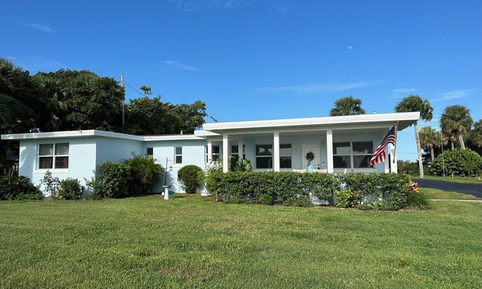 Fort Pierce House | Susannah River House located on banks of Indian River Lagoon in The Sunrise City
