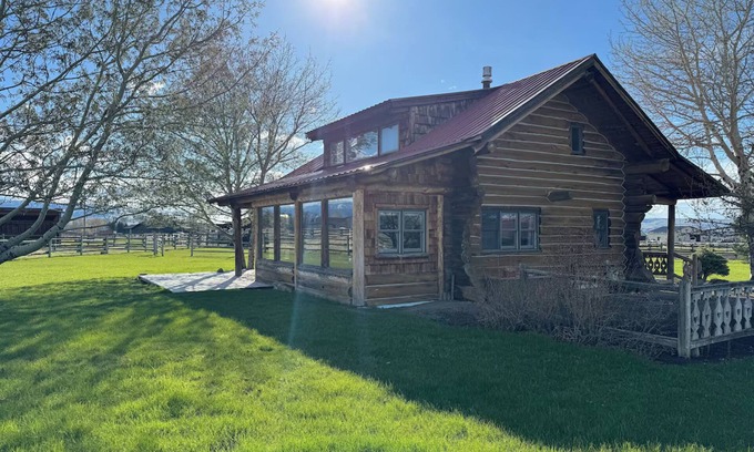 Bozeman Cabin | Susie's Place | 1 Bed, 1 Bath