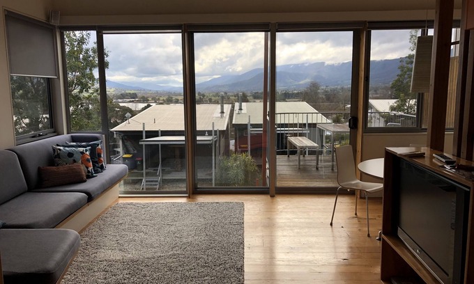 Mount Beauty Apartment | Svarmisk Apartment with 3 bed rooms