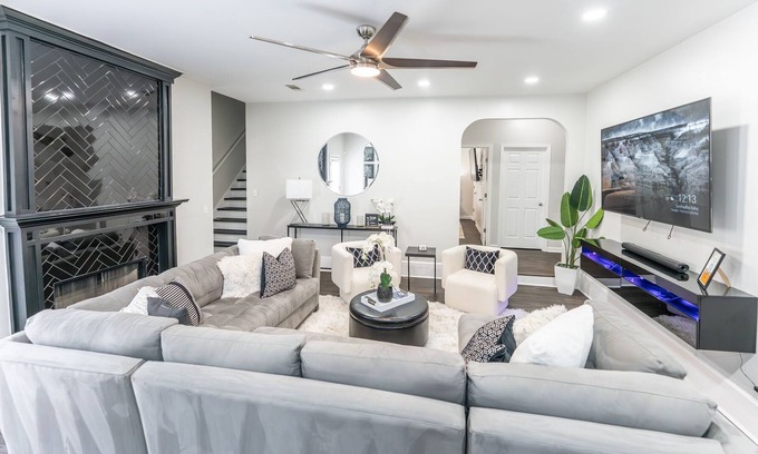 Cliftondale Villa | SW ATL Retreat - 15 min from ✈️ - Perfect for Work Groups, Friends & Families
