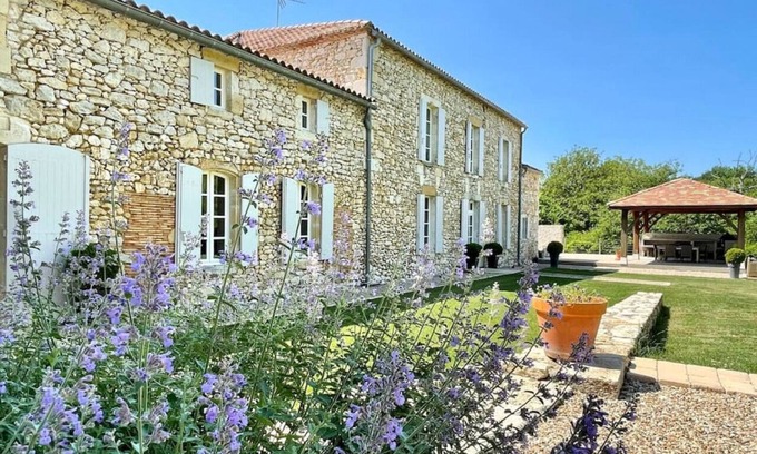 Saint-Quentin-de-Caplong Villa | SW France luxury 4 bedroom villa with pool