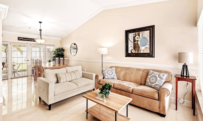 Cutler Bay House | SW Miami Oasis with playroom & basketball hoop