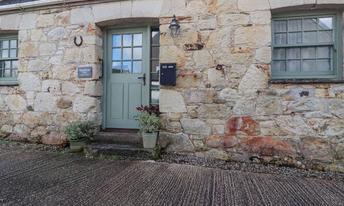 Sticker Cottage | SWALLOW COTTAGE, pet friendly, with a garden in Sticker