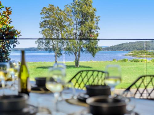 Swansea House | Swan Lake By Coast Hosting