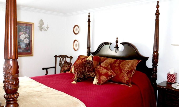 Galeton Cottage | Swan Meadow Cottages Resort, A Private Victorian Style Cottage