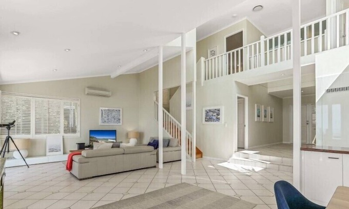 Sunrise Beach House | Sweeping ocean views in Sunrise Beach