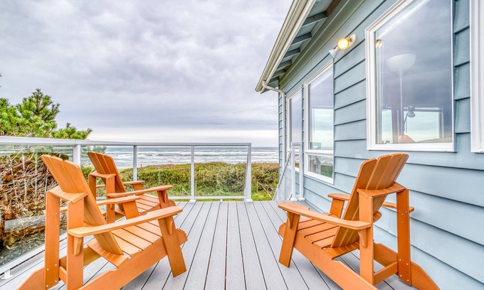 Yachats House | Sweeping Ocean Views From This Beautiful Home with Beach Access Close By!