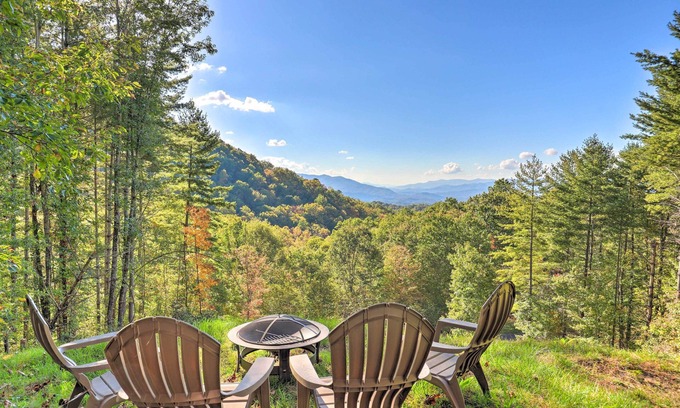 Whittier Cabin | Sweeping Smoky Mountain Views: ‘Bella Vista' Cabin