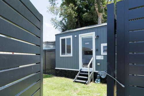 Wollongong Ski Chalet | Sweet beautiful TINY HOME with pool and 2 minute drive to the beach