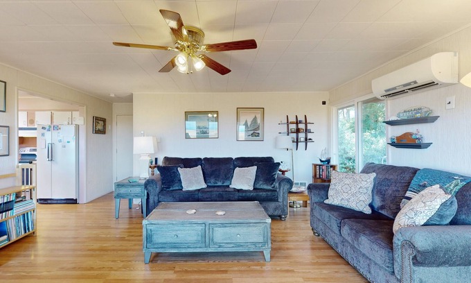 Westport House | Sweet cabin with large deck, free WiFi, near 2 state parks - great surf