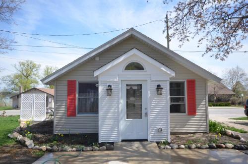 Suttons Bay Apartment | Sweet Cherry "Coral Shutter"