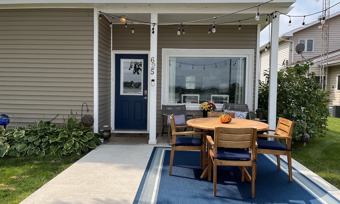 Sturgeon Bay House | Sweet cottage on the Sturgeon Bay Shipping Canal