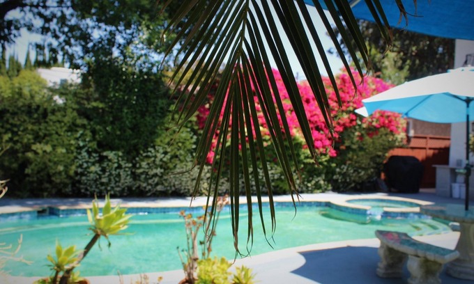 Sherman Oaks Bed & Breakfast | Sweet Dreams B&B