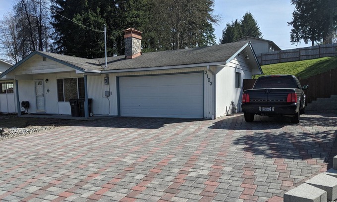 Olympia House | Sweet East Olympia Rambler with many amenities