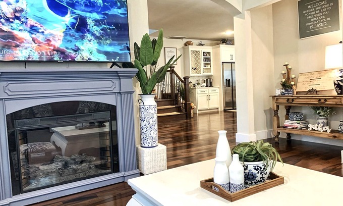 Grand Prairie House | Sweet Escape Homes: Rustic Modern Home next to lake - Center of Dallas & FW