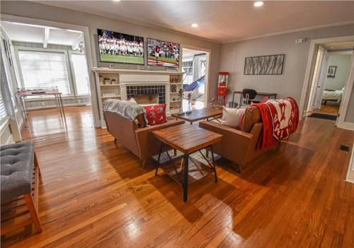 Northport House | Sweet Home Alabama Sleeps 8