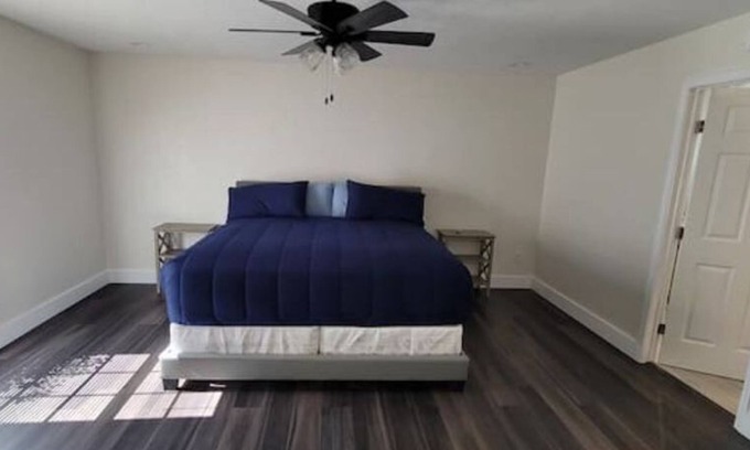 Daphne House | Sweet Home Alabama. Sleeps 14 guests
