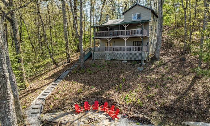 Cullowhee House | Sweet Lakehouse Dreams - Family Home w/Dock on Lake Glenville!