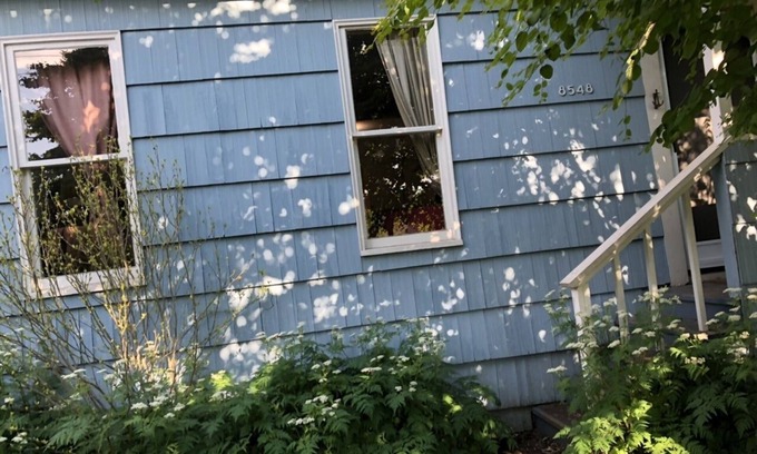 Crown Hill House | Sweet little house in quiet Neighborhood