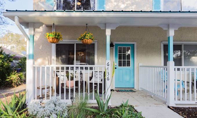 Butler Beach House | Sweet little retreat within a few minutes walk to the beach!