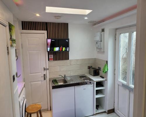 South Ockendon Apartment | Sweet mini 1 bedroom flat-sleeps up to 2 guest