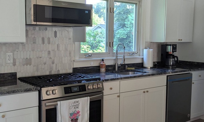 New North End House | Sweet Ranch House 3-bedroom 1.5 bath with private beach access in Burlington