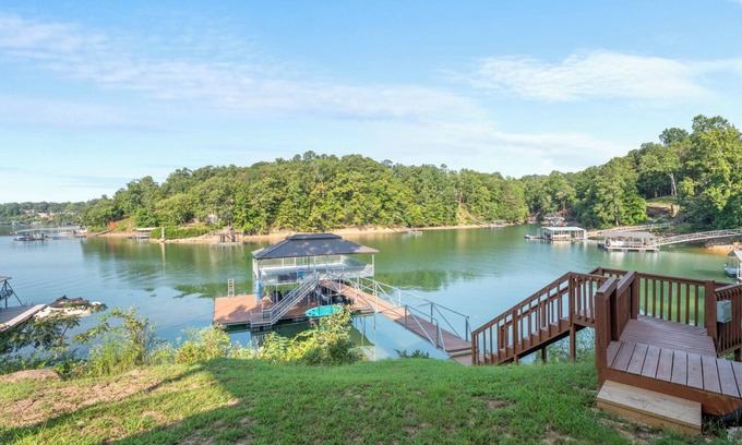 Houston House | Sweet Retreat: 5 BR, 4 BA in Houston, Sleeps 15