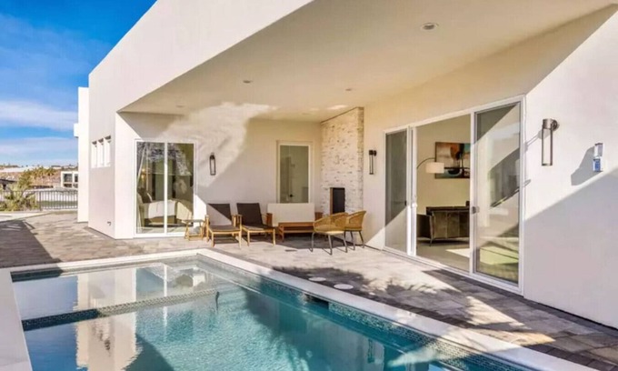 Hurricane House | Sweet Retreat ~ Cooper Rock Golf ~ Pool ~ Hot Tub!