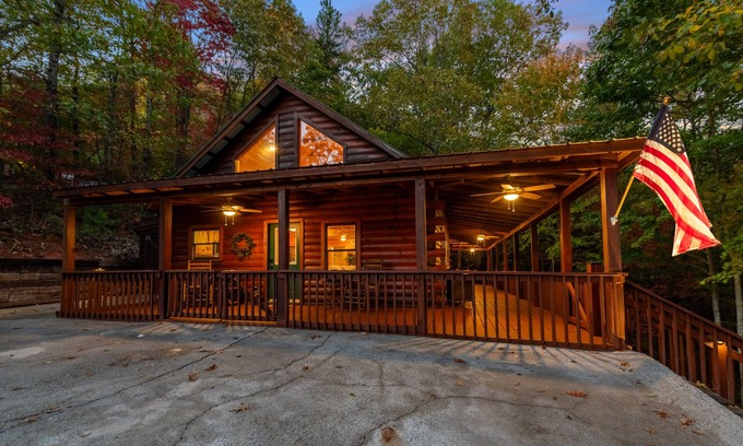 Murphy Cabin | Sweet Serenity Cabin located in the BEAUTIFUL Blue Ridge Mountains