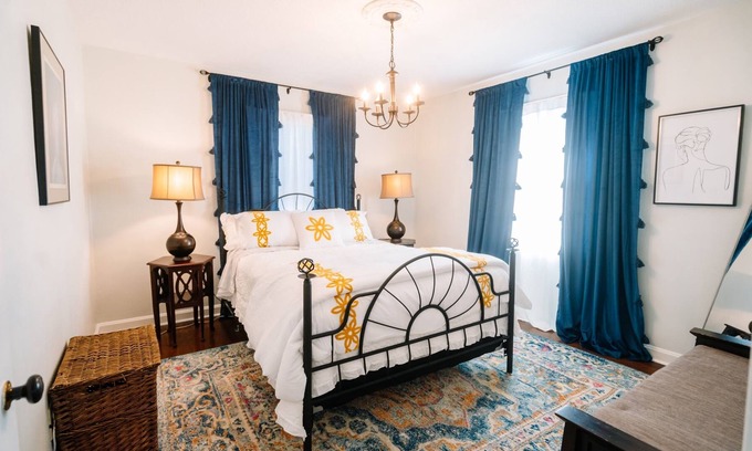 Columbia House | Sweet Southern Cottage~Walk to Charming Columbia