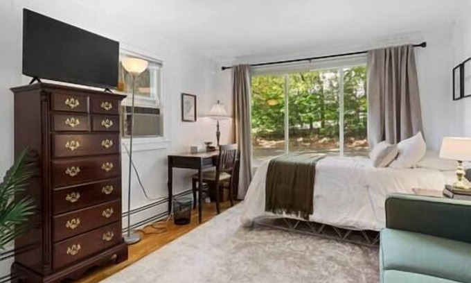 Urbana House | Sweet Studio Apt, Cozy, Convenient, Near UIUC