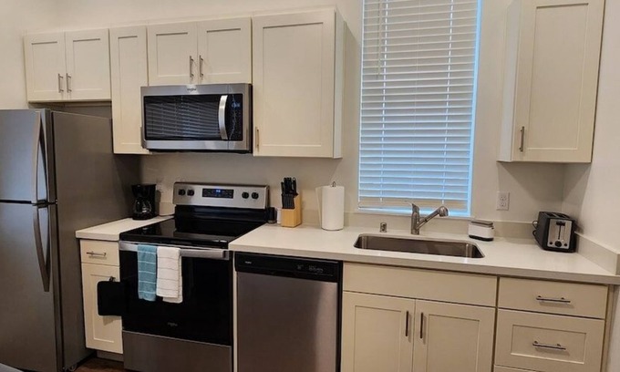 South Tacoma Apartment | Sweet Tacoma 1BR/1BA near Military Base