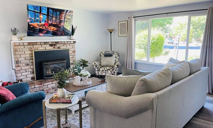 Grants Pass House | Sweet Valley Home in Heart of Grants Pass