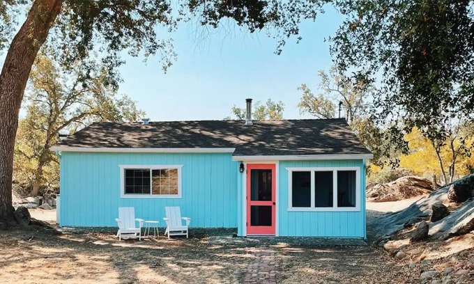 Oakhurst House | Sweet Yosemite Cottage Near the Park Entrance and Bass Lake