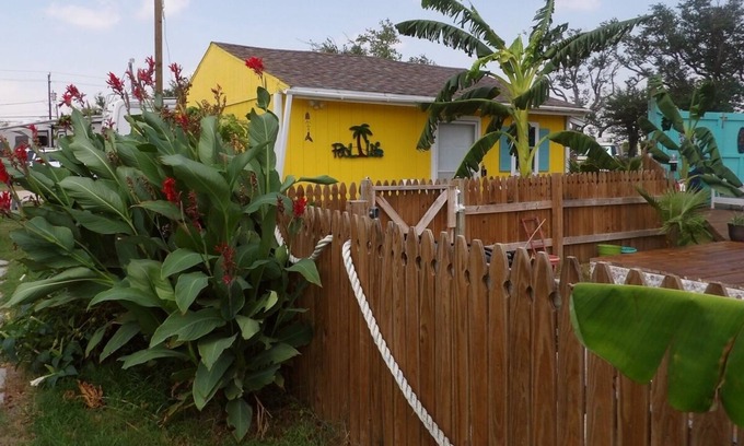 Rockport House | Swimming Pool. Hot Tub. Dog-Friendly, High-speed WiFi