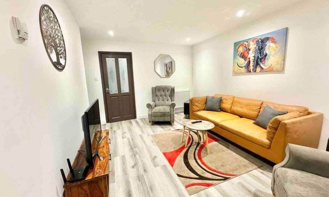 Swindon House | Swindon 3 Bedroom house to relax and enjoy