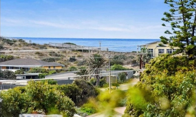 Goolwa Beach House | Syd’s Place - A 70s retro beach house, Free WIFI