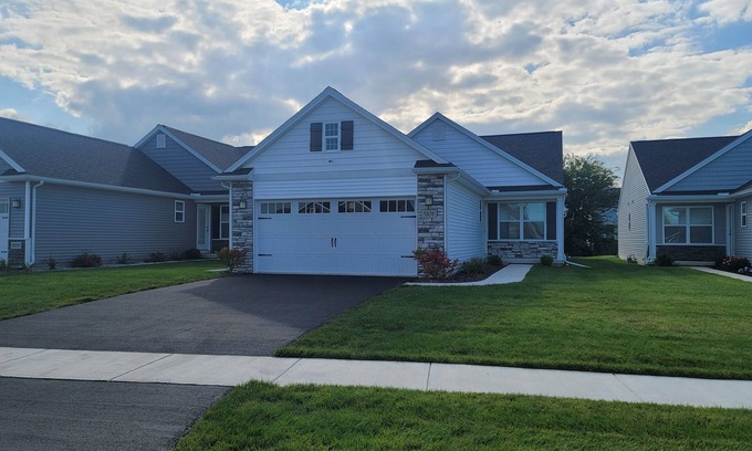 Sylvania Condo | Sylvania Condo with walking access to Pacesetter Park and Quarry Ridge Trail