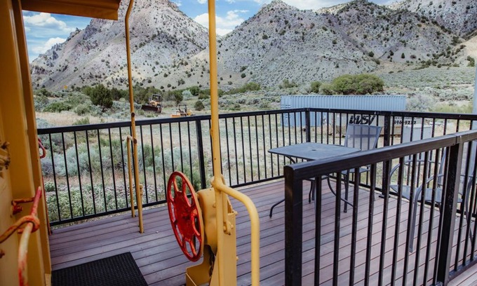 Sevier Apartment | T-12) The Union Pacific