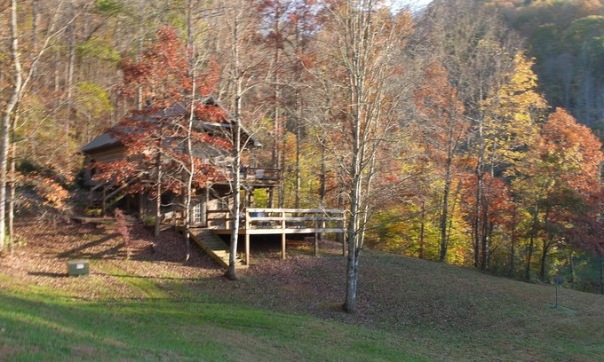 Tellico Plains Cabin | T Lea Farm: Your serene Luxury *73-Acre Vacation Retreat great for bikers too!
