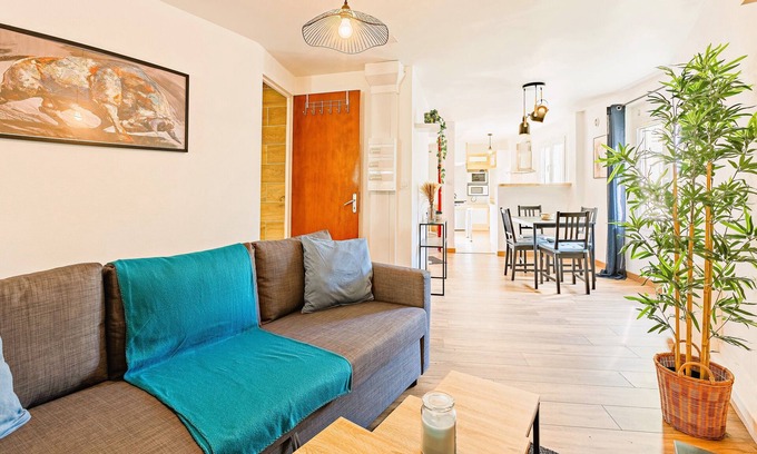 Beziers City Centre Apartment | ★ T2 Cathedral & Torre Ventosa ★ Centre ★ Clim ★ Wifi ★ Parking on request